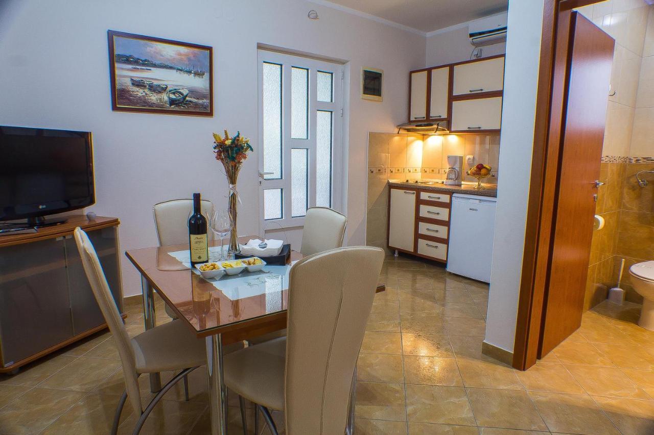 Dmm Apartments Tivat Luaran gambar