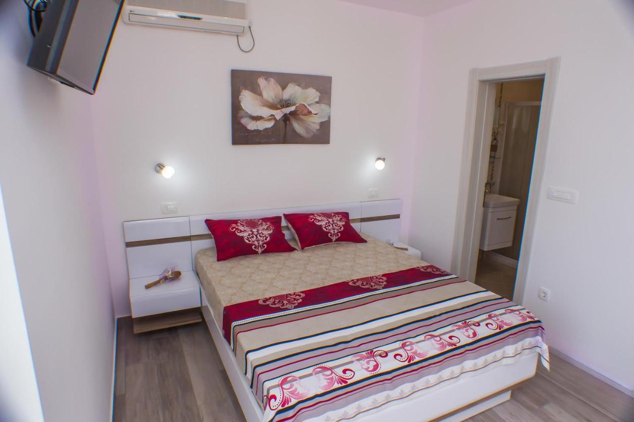 Dmm Apartments Tivat Luaran gambar