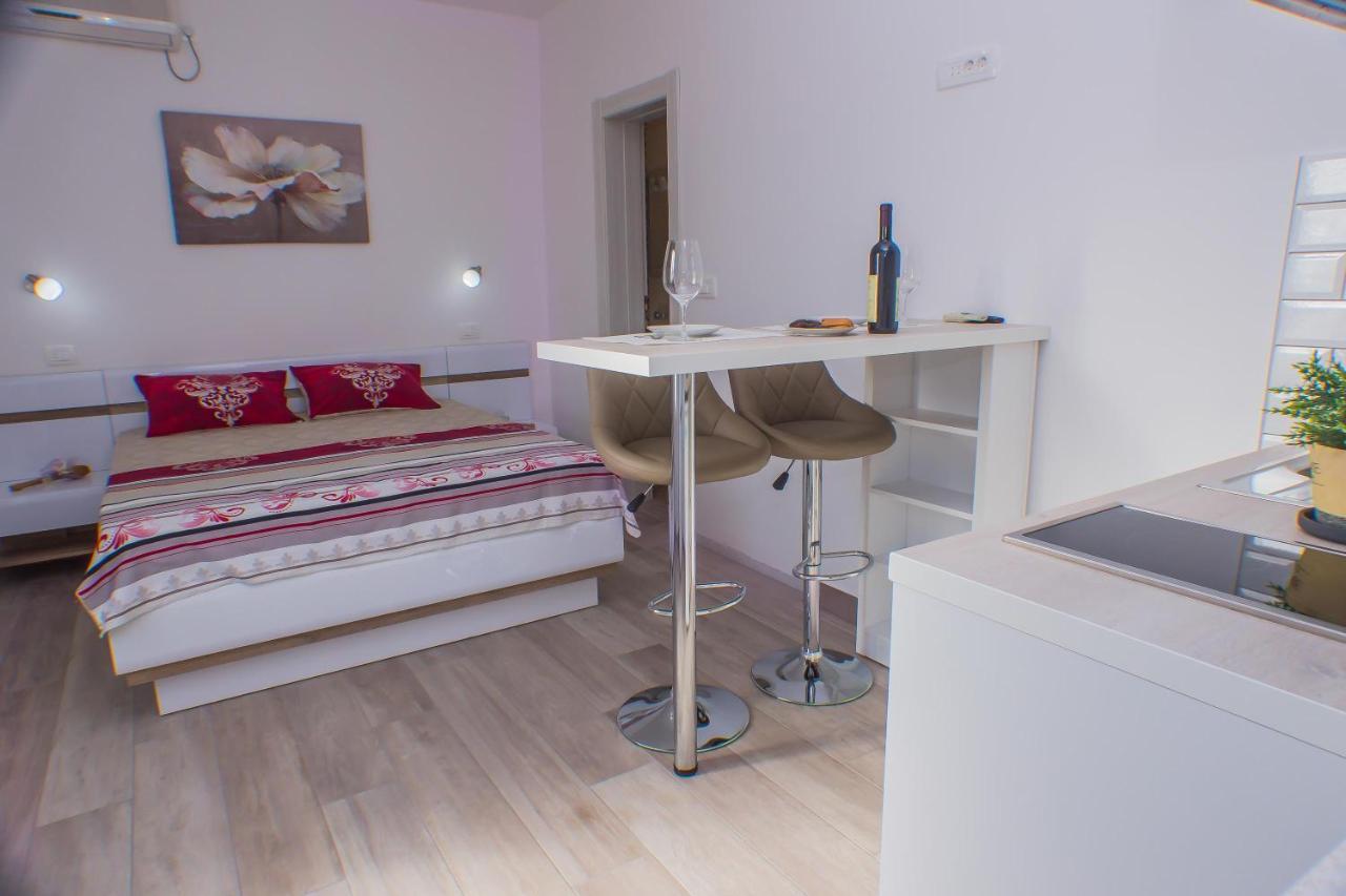 Dmm Apartments Tivat Luaran gambar