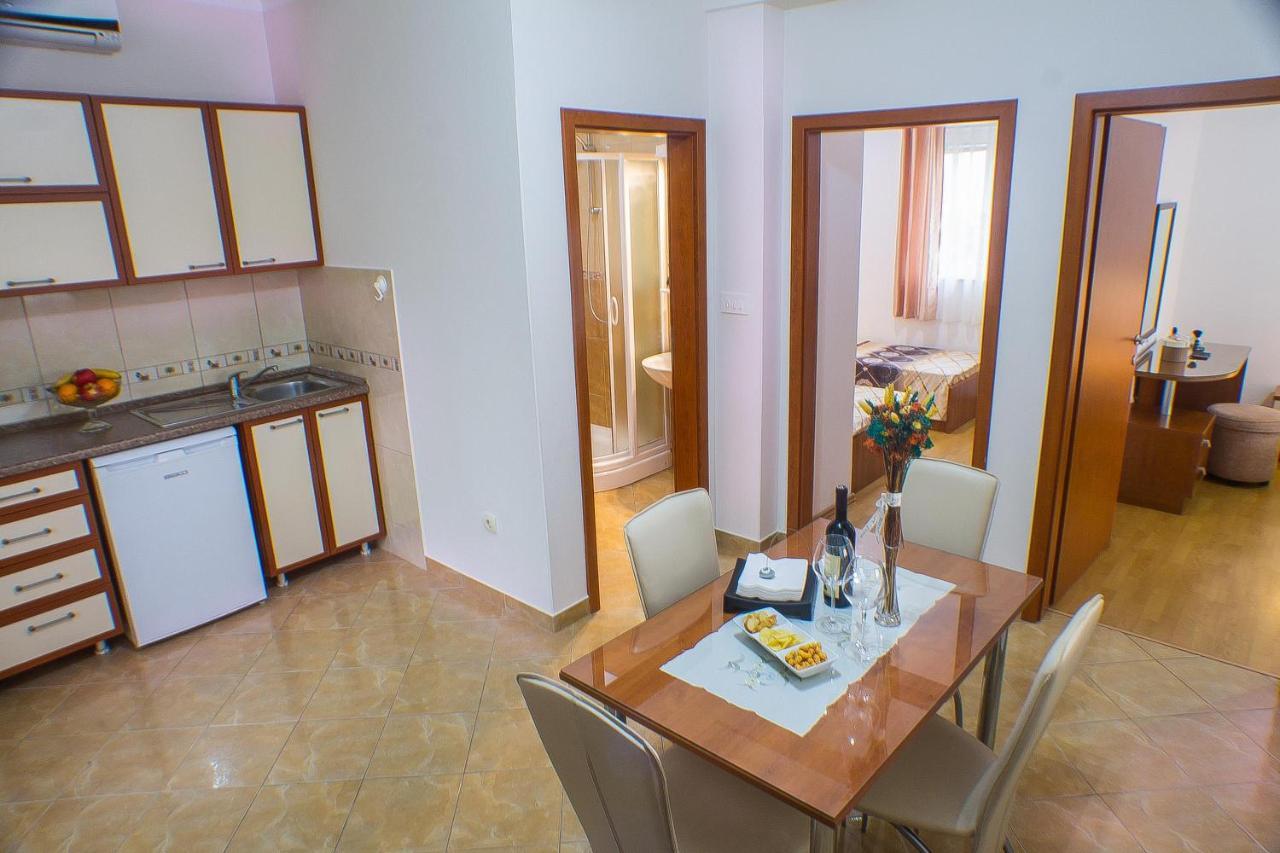 Dmm Apartments Tivat Luaran gambar