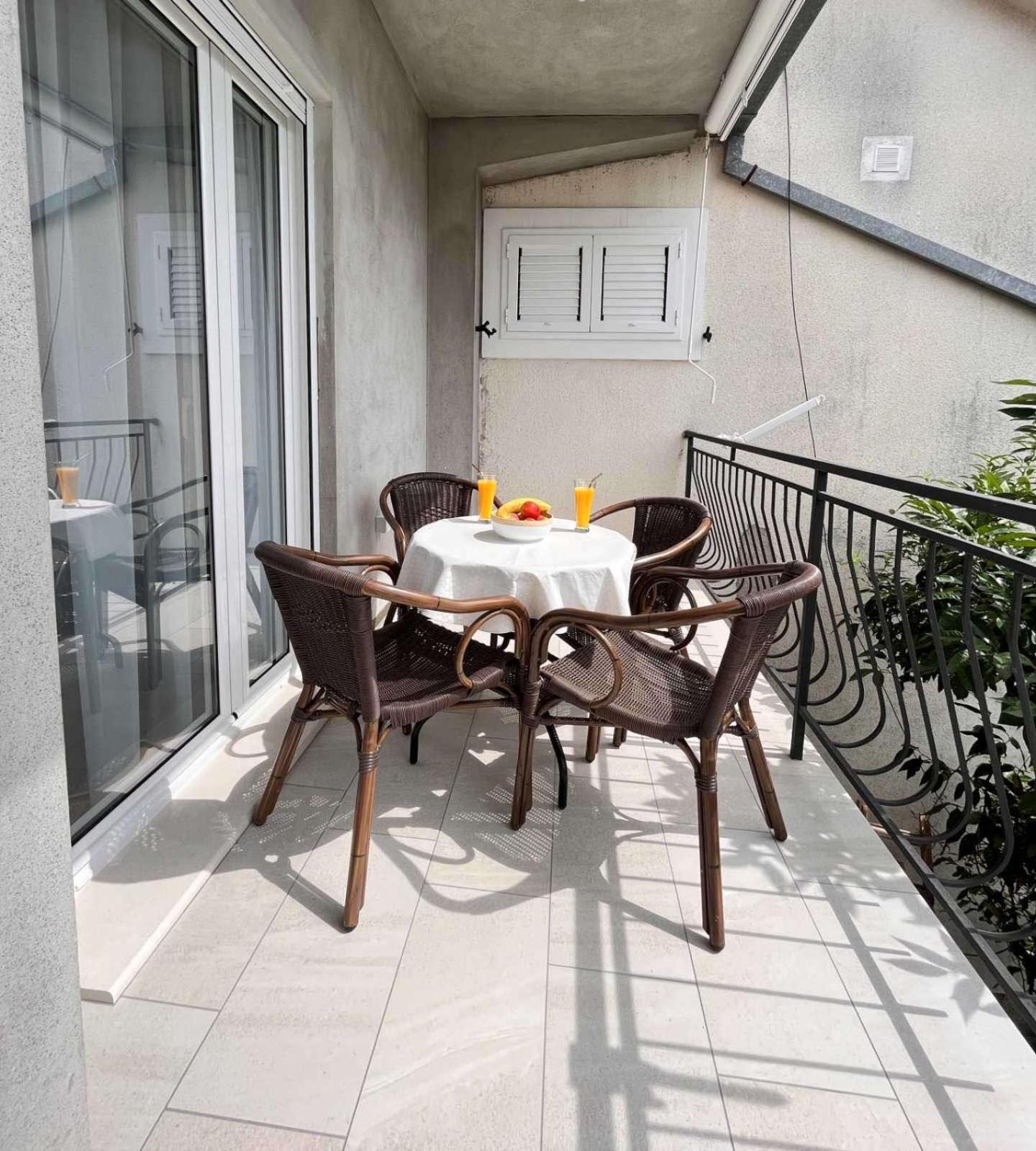 Dmm Apartments Tivat Luaran gambar